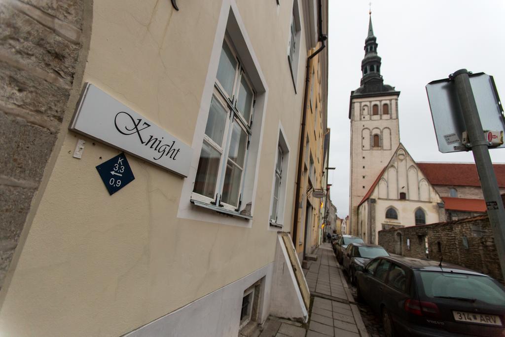 The Knight House Vandrarhem Tallinn Exteriör bild